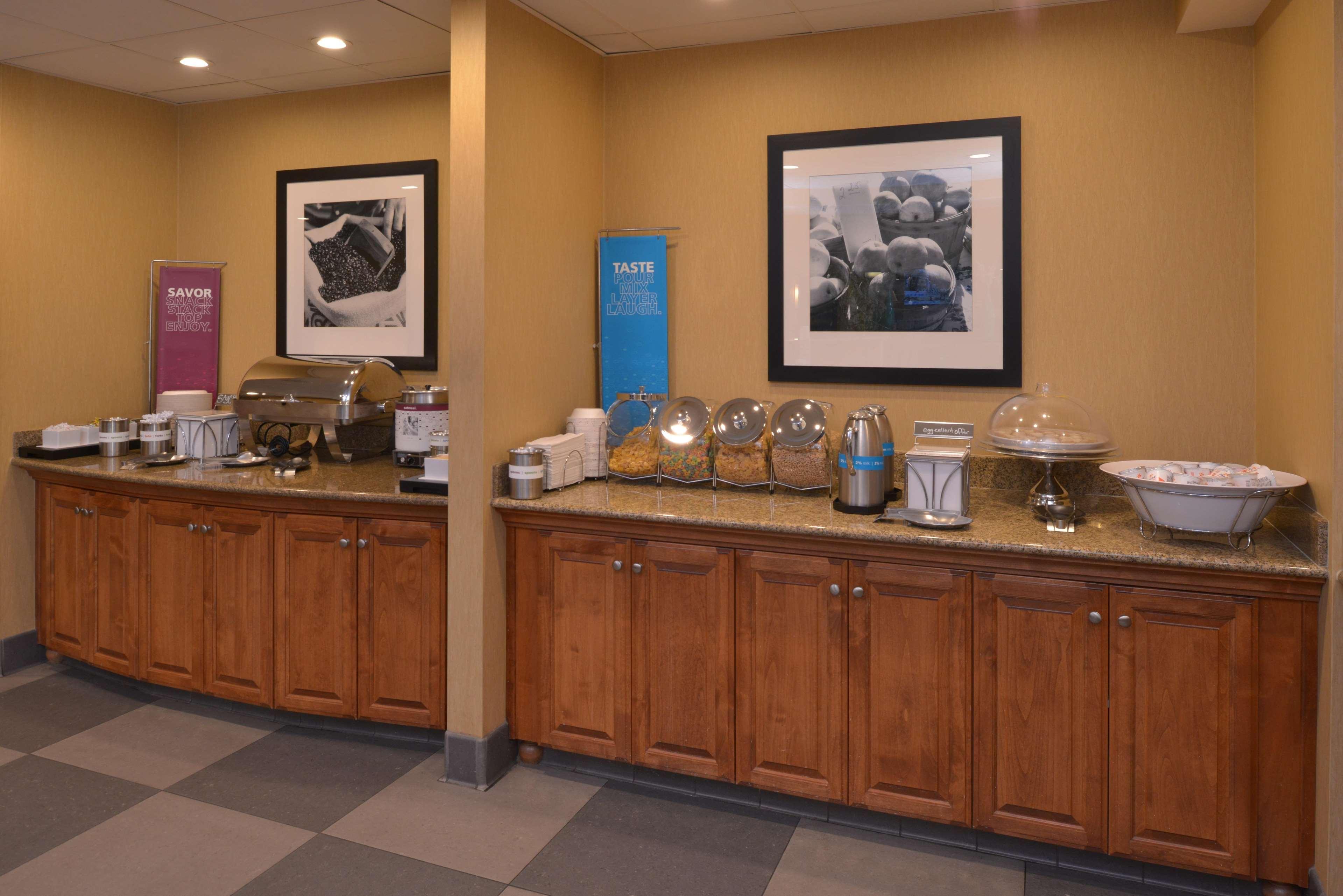 Hampton And North-airport 3* Bakersfield