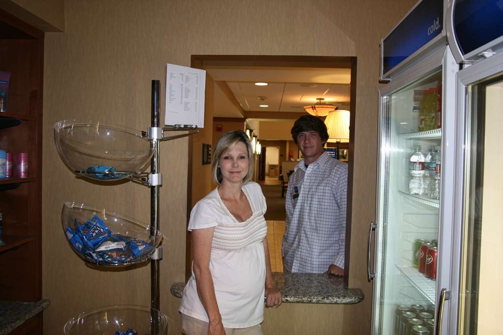 Hampton And North-airport 3* Bakersfield